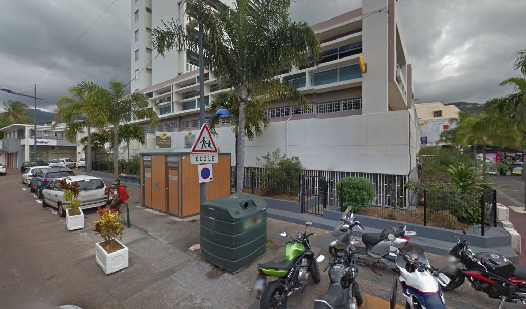 Retrouvez toutes les informations de contacts et horaires d&rsquo;ouverture pour La Poste ST DENIS LES FLAMBOYANTS situé à St denis dans le département La Réunion (97). Pour effectuer envoyer vos colis (colissimo, chronopost, suivi colis), une gestion bancaire (banque postal, [&hellip;]