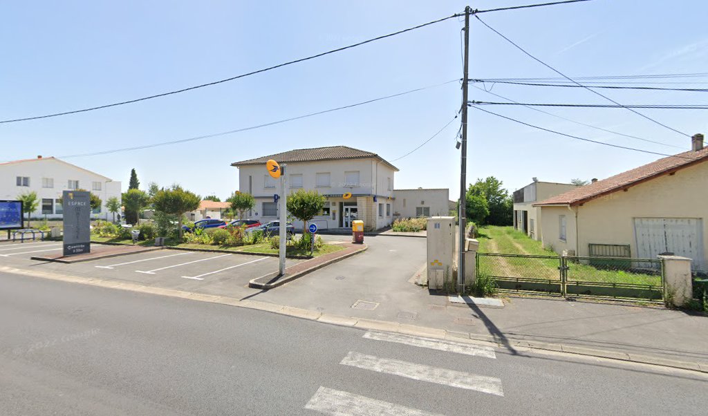 Retrouvez toutes les informations de contacts et horaires d&rsquo;ouverture pour La Poste SOYAUX situé à Soyaux dans le département Charente (16). Pour effectuer envoyer vos colis (colissimo, chronopost, suivi colis), une gestion bancaire (banque postal, French Bank), votre courrier (suivi [&hellip;]