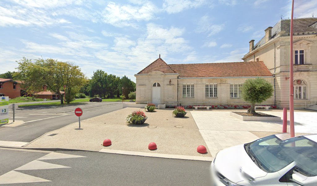 Retrouvez toutes les informations de contacts et horaires d&rsquo;ouverture pour La Poste Agence Communale LANTON MAIRIE situé à Lanton dans le département Gironde (33). Pour effectuer envoyer vos colis (colissimo, chronopost, suivi colis), une gestion bancaire (banque postal, French Bank), [&hellip;]