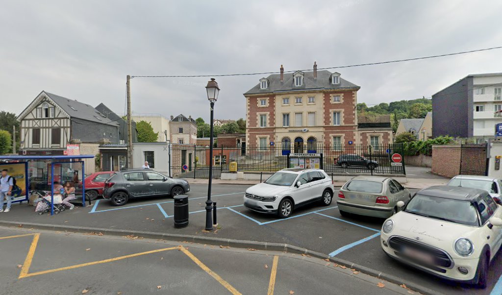 Retrouvez toutes les informations de contacts et horaires d&rsquo;ouverture pour La Poste Espace Clients Pro HONFLEUR PDC1 situé à Honfleur dans le département Calvados (14). Pour effectuer envoyer vos colis (colissimo, chronopost, suivi colis), une gestion bancaire (banque postal, French [&hellip;]