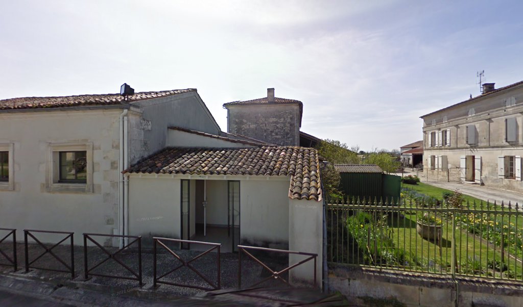 Retrouvez toutes les informations de contacts et horaires d&rsquo;ouverture pour La Poste Agence Communale MONTILS Mairie situé à Montils dans le département Charente-Maritime (17). Pour effectuer envoyer vos colis (colissimo, chronopost, suivi colis), une gestion bancaire (banque postal, French Bank), [&hellip;]