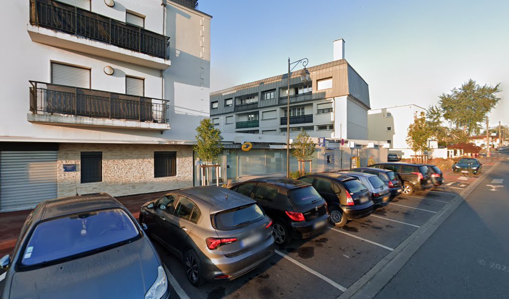 Retrouvez toutes les informations de contacts et horaires d&rsquo;ouverture pour La Poste CHELLES LES COUDREAUX situé à Chelles dans le département Seine-et-Marne (77). Pour effectuer envoyer vos colis (colissimo, chronopost, suivi colis), une gestion bancaire (banque postal, French Bank), votre [&hellip;]