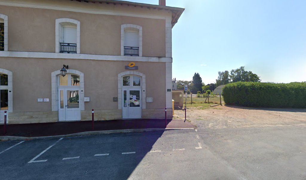 Retrouvez toutes les informations de contacts et horaires d&rsquo;ouverture pour La Poste Agence Communale ST DESIRE Mairie situé à St desire dans le département Allier (03). Pour effectuer envoyer vos colis (colissimo, chronopost, suivi colis), une gestion bancaire (banque postal, [&hellip;]