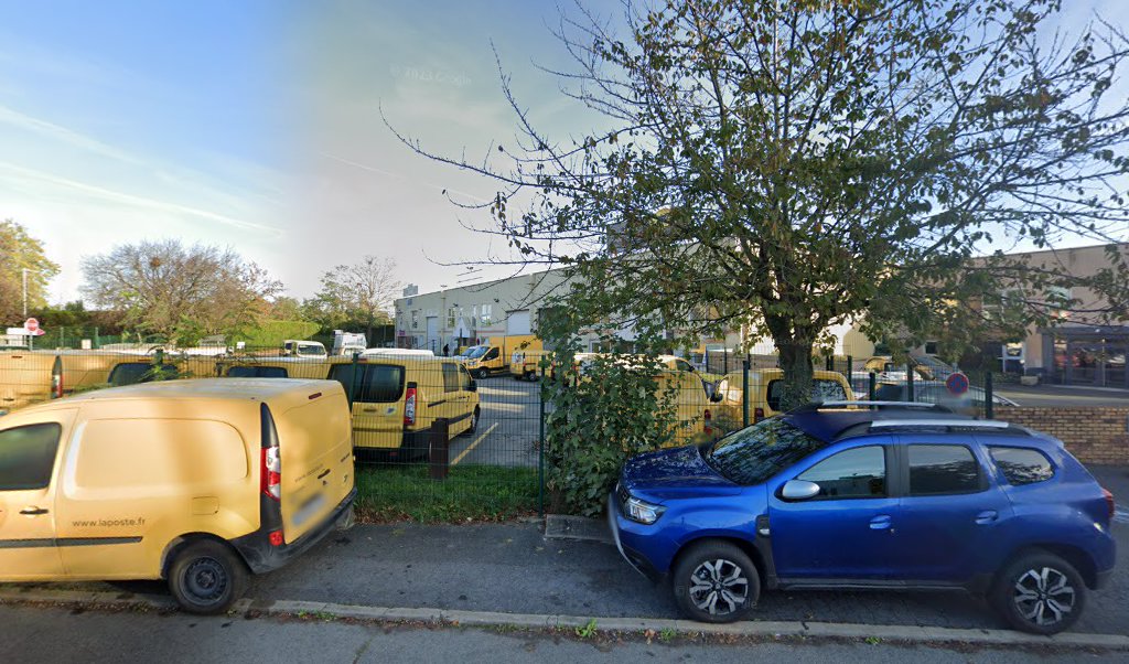Retrouvez toutes les informations de contacts et horaires d&rsquo;ouverture pour Relais Pickup LA POSTE CARREPRO CLAYE SOUILLY situé à Claye souilly dans le département Seine-et-Marne (77). Pour effectuer envoyer vos colis (colissimo, chronopost, suivi colis), une gestion bancaire (banque postal, [&hellip;]
