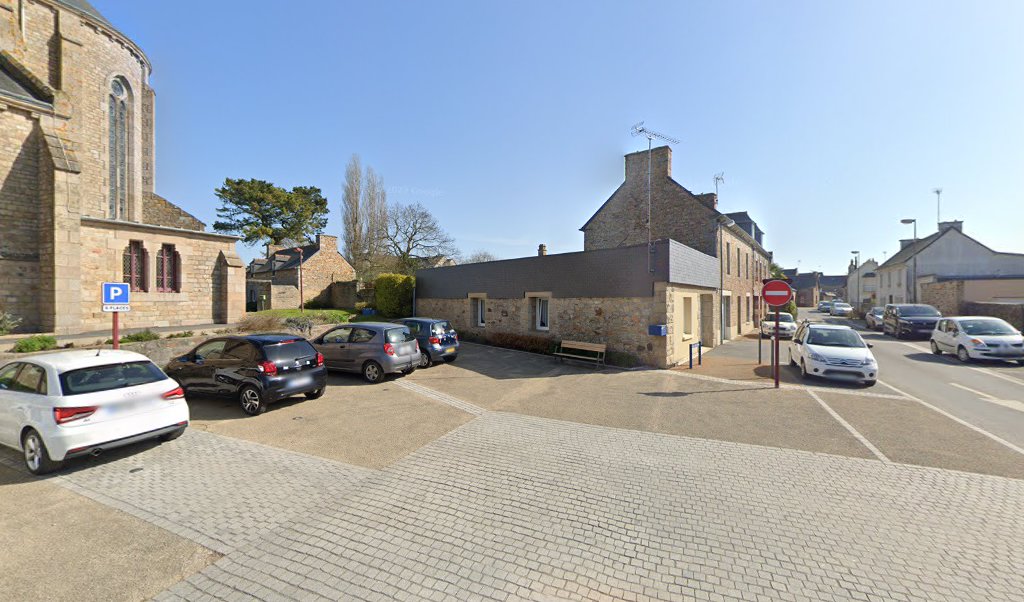 Retrouvez toutes les informations de contacts et horaires d&rsquo;ouverture pour La Poste Agence Communale PLANGUENOUAL MAIRIE situé à Lamballe armor dans le département Côtes d&rsquo;Armor (22). Pour effectuer envoyer vos colis (colissimo, chronopost, suivi colis), une gestion bancaire (banque postal, [&hellip;]