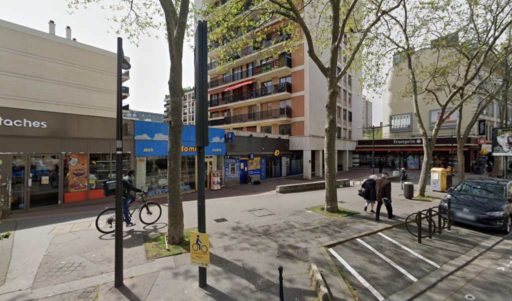 Retrouvez toutes les informations de contacts et horaires d&rsquo;ouverture pour La Poste BOULOGNE REINE situé à Boulogne billancourt dans le département Hauts-de-Seine (92). Pour effectuer envoyer vos colis (colissimo, chronopost, suivi colis), une gestion bancaire (banque postal, French Bank), votre [&hellip;]