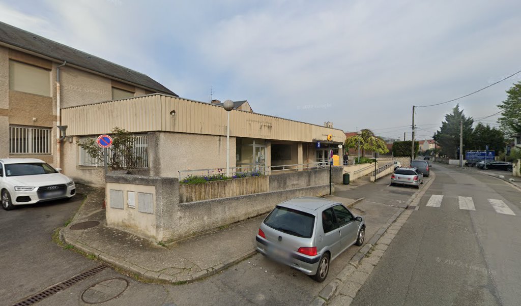 Retrouvez toutes les informations de contacts et horaires d&rsquo;ouverture pour La Poste MAULE situé à Maule dans le département Yvelines (78). Pour effectuer envoyer vos colis (colissimo, chronopost, suivi colis), une gestion bancaire (banque postal, French Bank), votre courrier (suivi [&hellip;]