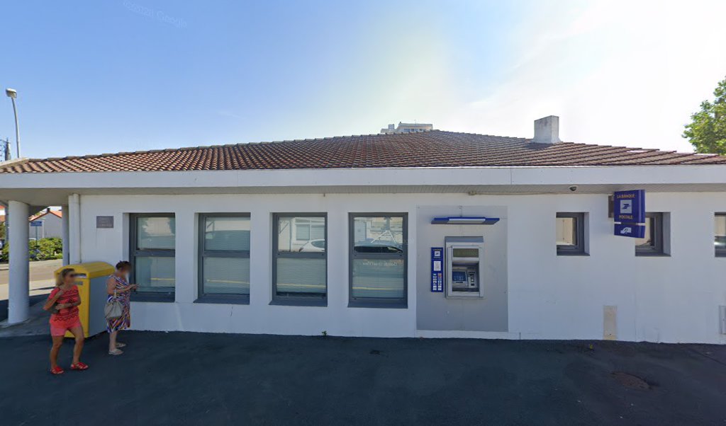 Retrouvez toutes les informations de contacts et horaires d&rsquo;ouverture pour La Poste LES SABLES D&rsquo;OLONNE ARAGO situé à Les sables d olonne dans le département Vendée (85). Pour effectuer envoyer vos colis (colissimo, chronopost, suivi colis), une gestion bancaire (banque [&hellip;]