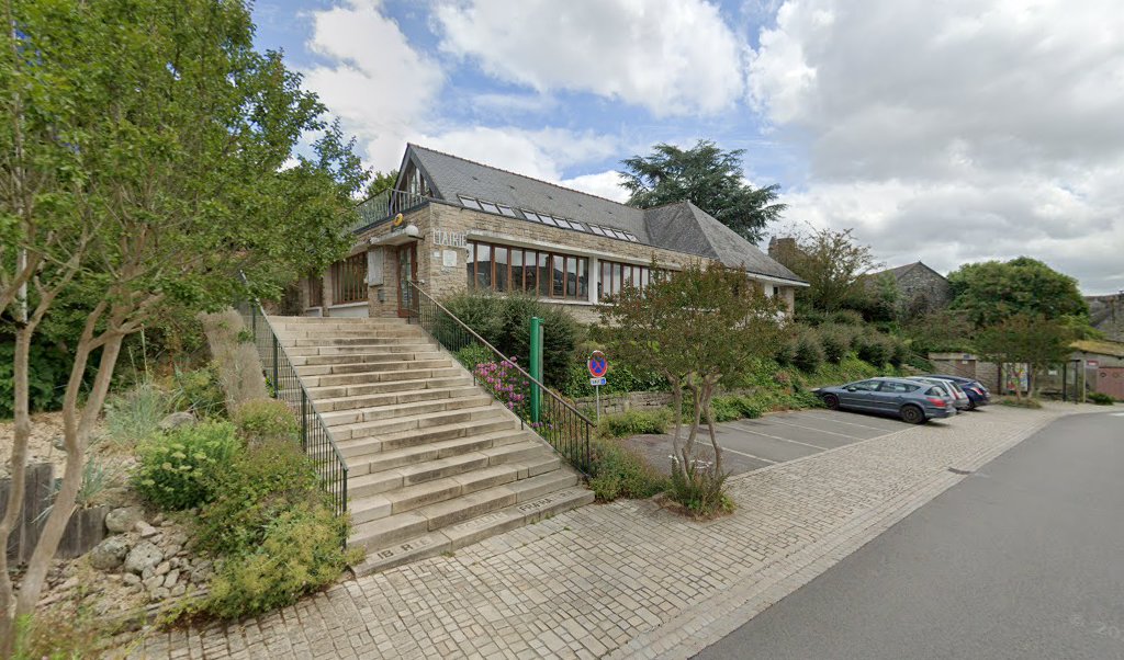 Retrouvez toutes les informations de contacts et horaires d&rsquo;ouverture pour La Poste Agence Communale LIMERZEL Mairie situé à Limerzel dans le département Morbihan (56). Pour effectuer envoyer vos colis (colissimo, chronopost, suivi colis), une gestion bancaire (banque postal, French Bank), [&hellip;]