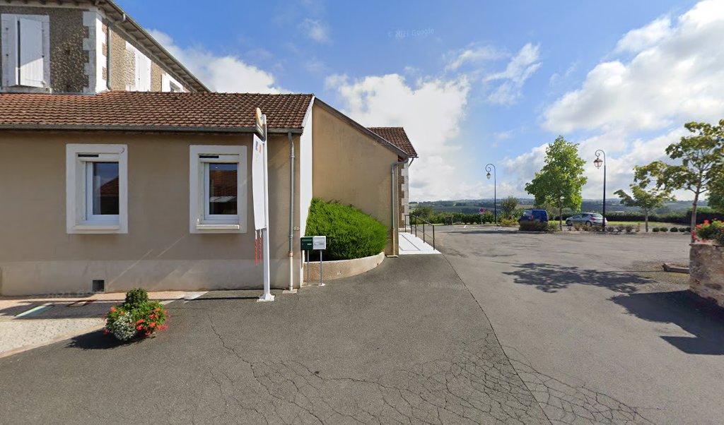 Retrouvez toutes les informations de contacts et horaires d&rsquo;ouverture pour La Poste Agence Communale ST SANTIN Mairie situé à St santin dans le département Aveyron (12). Pour effectuer envoyer vos colis (colissimo, chronopost, suivi colis), une gestion bancaire (banque postal, [&hellip;]
