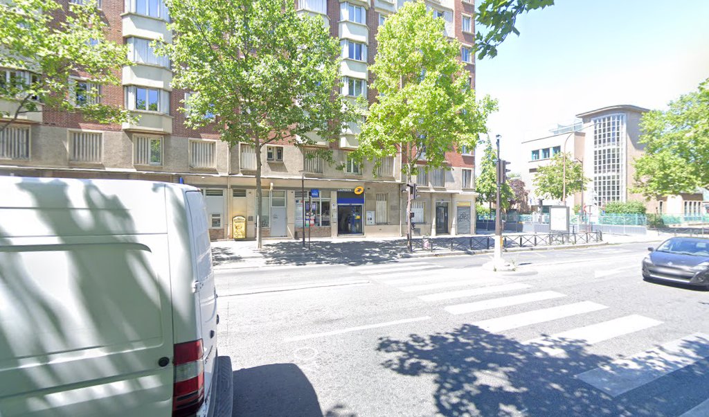 Retrouvez toutes les informations de contacts et horaires d&rsquo;ouverture pour La Poste PARIS PORTE D&rsquo;AUBERVILLIERS situé à Paris dans le département Paris (75). Pour effectuer envoyer vos colis (colissimo, chronopost, suivi colis), une gestion bancaire (banque postal, French Bank), votre [&hellip;]