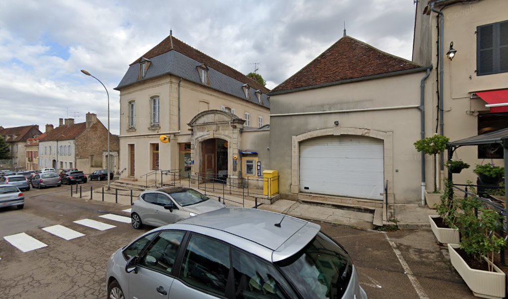 Retrouvez toutes les informations de contacts et horaires d&rsquo;ouverture pour La Poste AVALLON situé à Avallon dans le département Yonne (89). Pour effectuer envoyer vos colis (colissimo, chronopost, suivi colis), une gestion bancaire (banque postal, French Bank), votre courrier (suivi [&hellip;]