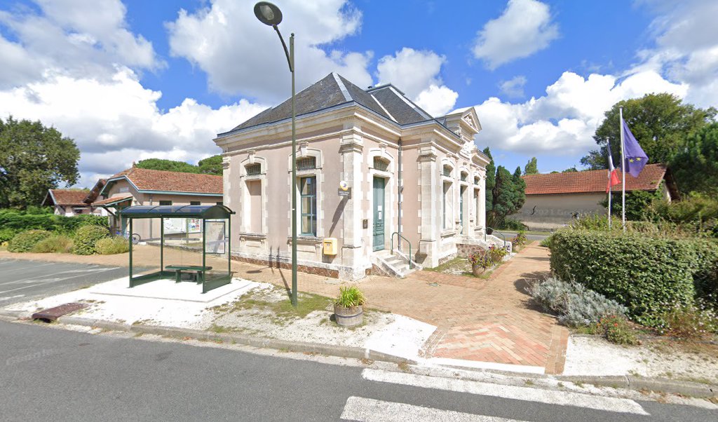 Retrouvez toutes les informations de contacts et horaires d&rsquo;ouverture pour La Poste Agence Communale LUGOS Mairie situé à Lugos dans le département Gironde (33). Pour effectuer envoyer vos colis (colissimo, chronopost, suivi colis), une gestion bancaire (banque postal, French Bank), [&hellip;]