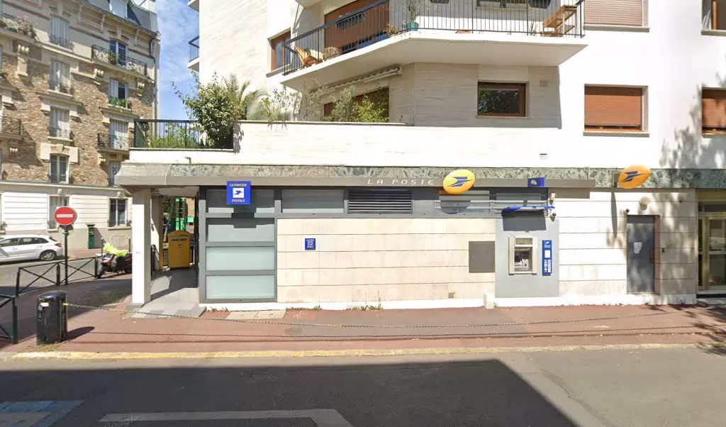 Retrouvez toutes les informations de contacts et horaires d&rsquo;ouverture pour La Poste CLAMART LA FOURCHE situé à Clamart dans le département Hauts-de-Seine (92). Pour effectuer envoyer vos colis (colissimo, chronopost, suivi colis), une gestion bancaire (banque postal, French Bank), votre [&hellip;]