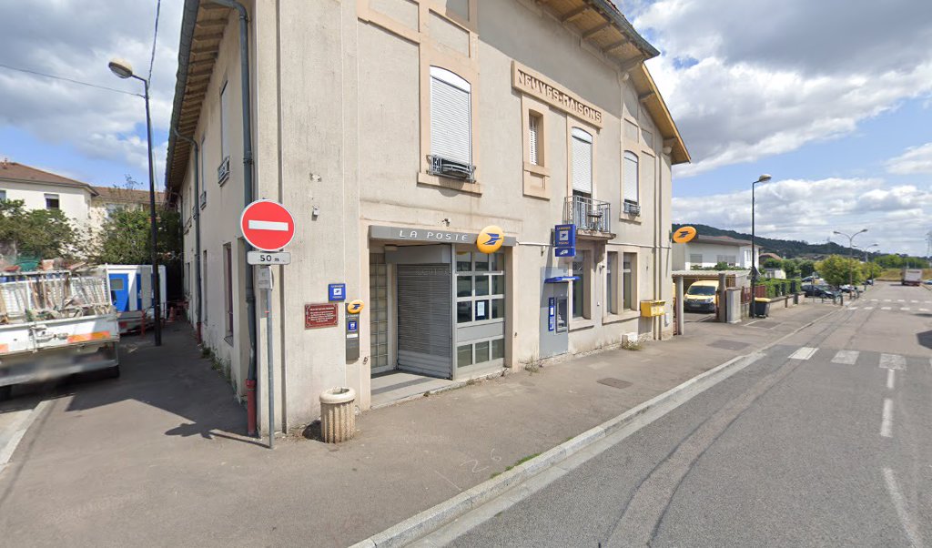 Retrouvez toutes les informations de contacts et horaires d&rsquo;ouverture pour La Poste NEUVES MAISONS situé à Neuves maisons dans le département Meurthe-et-Moselle (54). Pour effectuer envoyer vos colis (colissimo, chronopost, suivi colis), une gestion bancaire (banque postal, French Bank), votre [&hellip;]