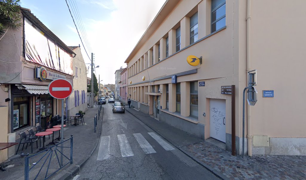 Retrouvez toutes les informations de contacts et horaires d&rsquo;ouverture pour La Poste LA CIOTAT situé à La ciotat dans le département Bouches-du-Rhône (13). Pour effectuer envoyer vos colis (colissimo, chronopost, suivi colis), une gestion bancaire (banque postal, French Bank), votre [&hellip;]