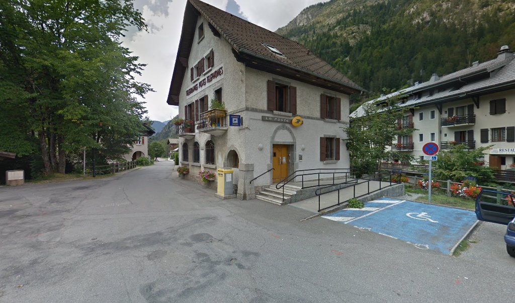 Retrouvez toutes les informations de contacts et horaires d&rsquo;ouverture pour La Poste ABONDANCE situé à Abondance dans le département Haute-Savoie (74). Pour effectuer envoyer vos colis (colissimo, chronopost, suivi colis), une gestion bancaire (banque postal, French Bank), votre courrier (suivi [&hellip;]