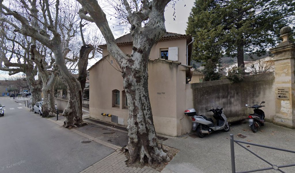 Retrouvez toutes les informations de contacts et horaires d&rsquo;ouverture pour La Poste CADENET situé à Cadenet dans le département Vaucluse (84). Pour effectuer envoyer vos colis (colissimo, chronopost, suivi colis), une gestion bancaire (banque postal, French Bank), votre courrier (suivi [&hellip;]