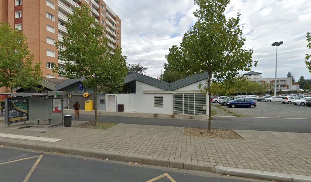 Retrouvez toutes les informations de contacts et horaires d&rsquo;ouverture pour La Poste CHOLET JEAN MONNET situé à Cholet dans le département Maine-et-Loire (49). Pour effectuer envoyer vos colis (colissimo, chronopost, suivi colis), une gestion bancaire (banque postal, French Bank), votre [&hellip;]