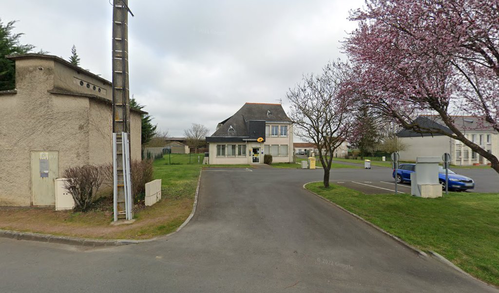 Retrouvez toutes les informations de contacts et horaires d&rsquo;ouverture pour La Poste LES TROIS MOUTIERS situé à Les trois moutiers dans le département Vienne (86). Pour effectuer envoyer vos colis (colissimo, chronopost, suivi colis), une gestion bancaire (banque postal, French [&hellip;]
