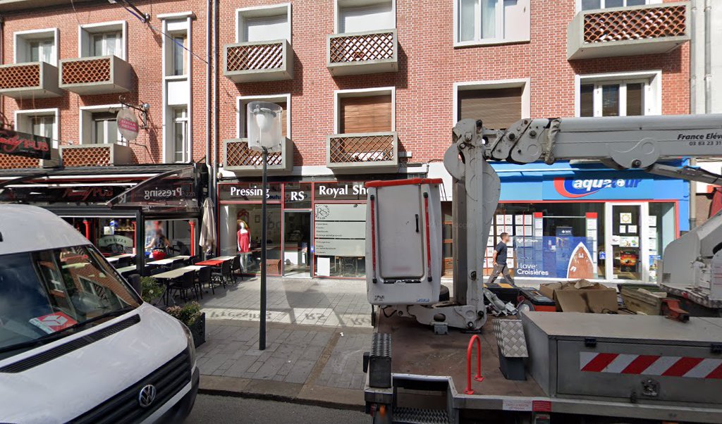 Retrouvez toutes les informations de contacts et horaires d&rsquo;ouverture pour Relais Pickup PRESSING ROYAL SHOP situé à Calais dans le département Pas-de-Calais (62). Pour effectuer envoyer vos colis (colissimo, chronopost, suivi colis), une gestion bancaire (banque postal, French Bank), votre [&hellip;]
