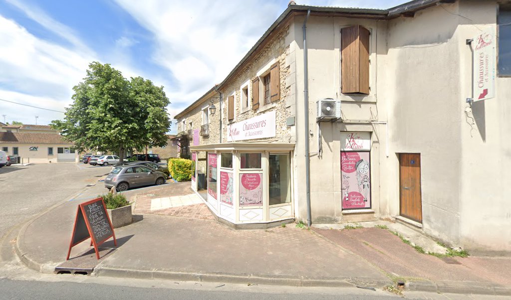 Retrouvez toutes les informations de contacts et horaires d&rsquo;ouverture pour Relais Pickup LA TASSE A BIJOUX situé à Castelnau de medoc dans le département Gironde (33). Pour effectuer envoyer vos colis (colissimo, chronopost, suivi colis), une gestion bancaire (banque postal, [&hellip;]