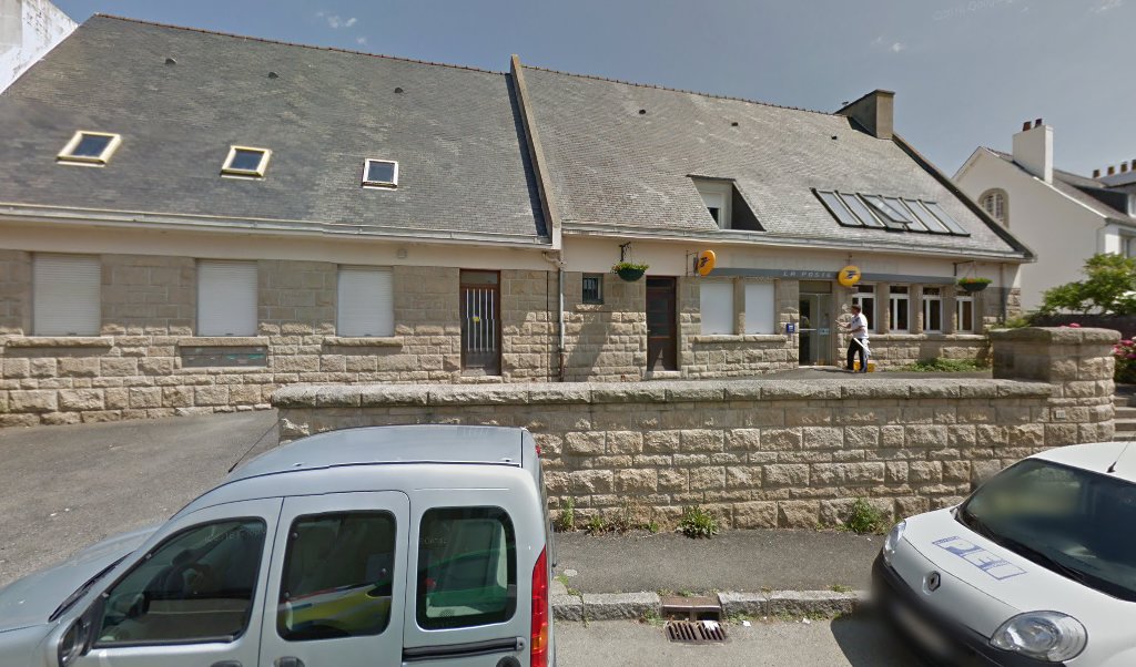 Retrouvez toutes les informations de contacts et horaires d&rsquo;ouverture pour La Poste PLOUGASNOU situé à Plougasnou dans le département Finistère (29). Pour effectuer envoyer vos colis (colissimo, chronopost, suivi colis), une gestion bancaire (banque postal, French Bank), votre courrier (suivi [&hellip;]