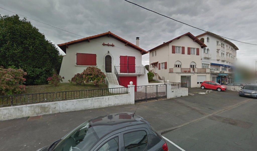 Retrouvez toutes les informations de contacts et horaires d&rsquo;ouverture pour La Poste BIARRITZ SAINT MARTIN situé à Biarritz dans le département Pyrénées Atlantiques (64). Pour effectuer envoyer vos colis (colissimo, chronopost, suivi colis), une gestion bancaire (banque postal, French Bank), [&hellip;]