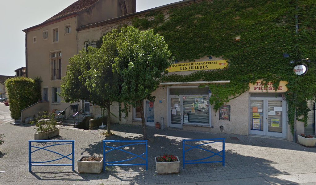 Retrouvez toutes les informations de contacts et horaires d&rsquo;ouverture pour Relais Pickup BAR TABAC LES TILLEULS situé à Rochefort sur nenon dans le département Jura (39). Pour effectuer envoyer vos colis (colissimo, chronopost, suivi colis), une gestion bancaire (banque postal, [&hellip;]