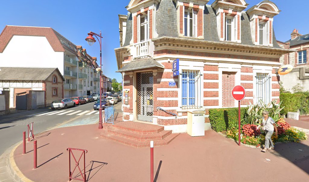 Retrouvez toutes les informations de contacts et horaires d&rsquo;ouverture pour La Poste HOULGATE situé à Houlgate dans le département Calvados (14). Pour effectuer envoyer vos colis (colissimo, chronopost, suivi colis), une gestion bancaire (banque postal, French Bank), votre courrier (suivi [&hellip;]