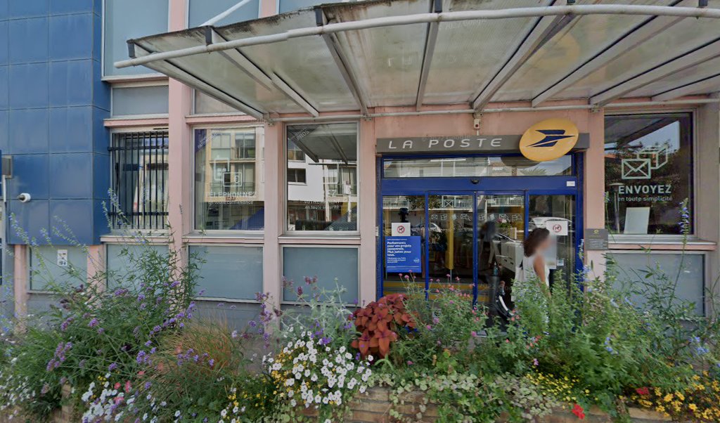 Retrouvez toutes les informations de contacts et horaires d&rsquo;ouverture pour La Poste CAPBRETON situé à Capbreton dans le département Landes (40). Pour effectuer envoyer vos colis (colissimo, chronopost, suivi colis), une gestion bancaire (banque postal, French Bank), votre courrier (suivi [&hellip;]