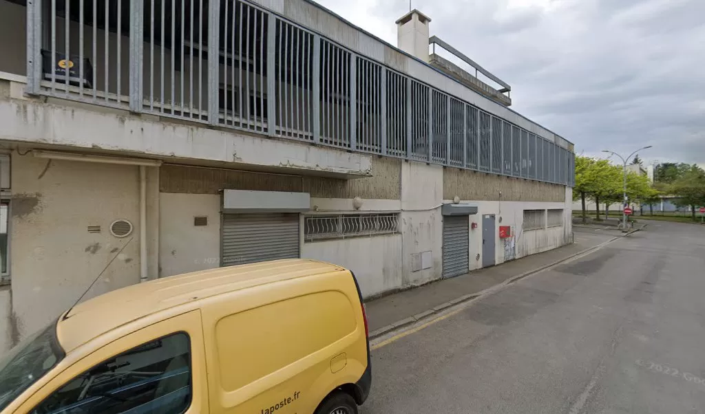 Retrouvez toutes les informations de contacts et horaires d&rsquo;ouverture pour La Poste RENNES LE GAST situé à Rennes dans le département Ille-et-Vilaine (35). Pour effectuer envoyer vos colis (colissimo, chronopost, suivi colis), une gestion bancaire (banque postal, French Bank), votre [&hellip;]