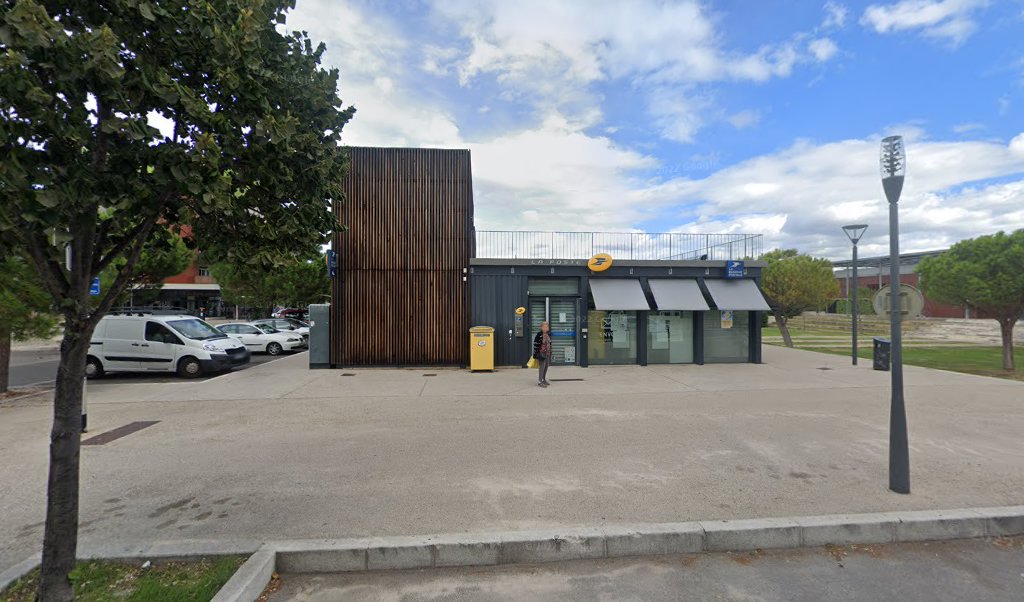 Retrouvez toutes les informations de contacts et horaires d&rsquo;ouverture pour La Poste MONTPELLIER MALBOSC DOMAINE D O situé à Montpellier dans le département Hérault (34). Pour effectuer envoyer vos colis (colissimo, chronopost, suivi colis), une gestion bancaire (banque postal, French [&hellip;]