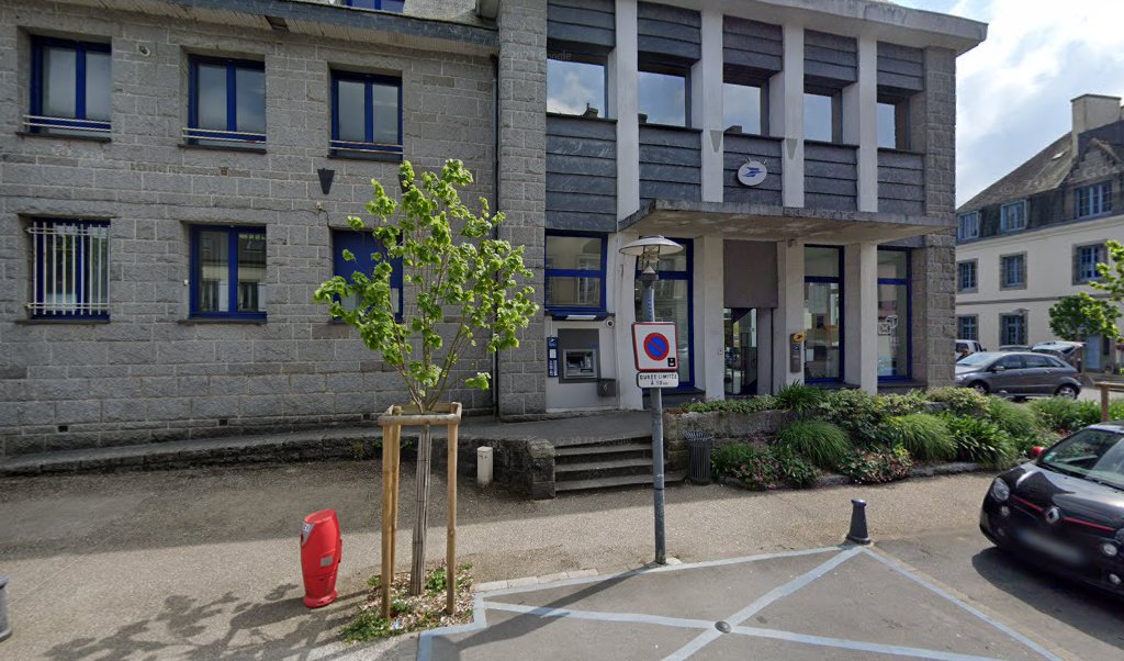 Retrouvez toutes les informations de contacts et horaires d&rsquo;ouverture pour La Poste LANDERNEAU situé à Landerneau dans le département Finistère (29). Pour effectuer envoyer vos colis (colissimo, chronopost, suivi colis), une gestion bancaire (banque postal, French Bank), votre courrier (suivi [&hellip;]