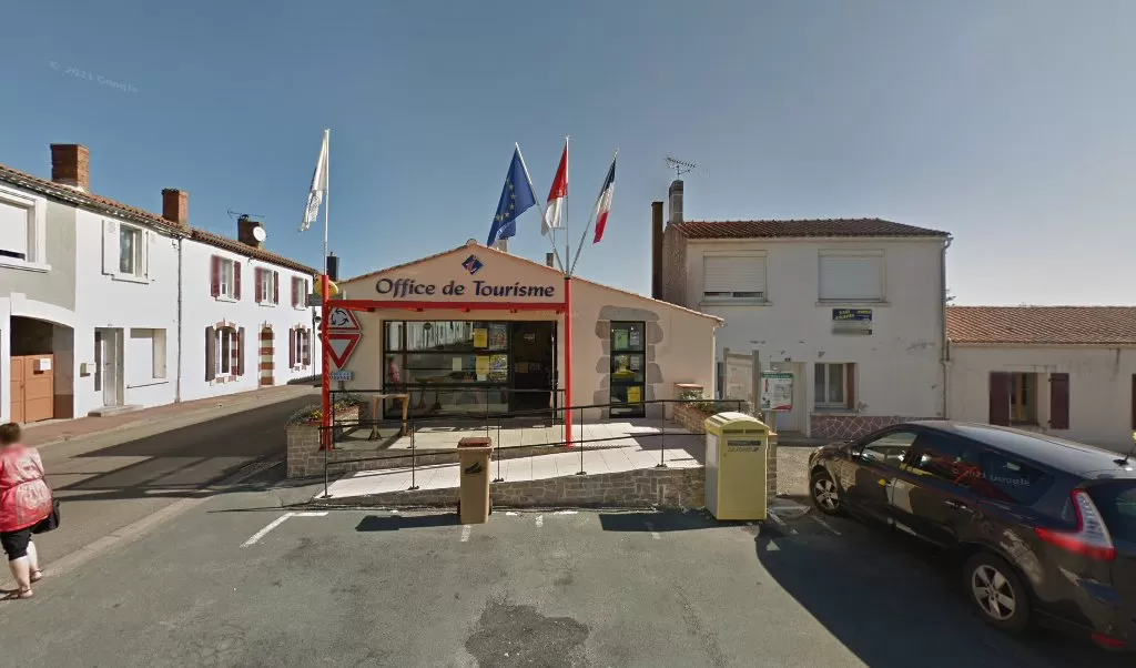 Retrouvez toutes les informations de contacts et horaires d&rsquo;ouverture pour La Poste Agence Communale AVRILLE Mairie situé à Avrille dans le département Vendée (85). Pour effectuer envoyer vos colis (colissimo, chronopost, suivi colis), une gestion bancaire (banque postal, French Bank), [&hellip;]