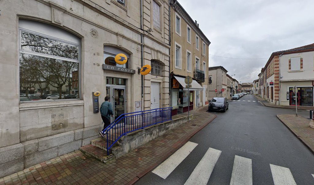 Retrouvez toutes les informations de contacts et horaires d&rsquo;ouverture pour La Poste CARMAUX situé à Carmaux dans le département Tarn (81). Pour effectuer envoyer vos colis (colissimo, chronopost, suivi colis), une gestion bancaire (banque postal, French Bank), votre courrier (suivi [&hellip;]