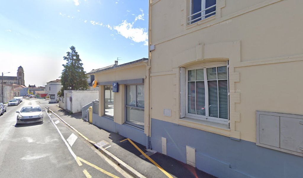 Retrouvez toutes les informations de contacts et horaires d&rsquo;ouverture pour La Poste VALLET situé à Vallet dans le département Loire-Atlantique (44). Pour effectuer envoyer vos colis (colissimo, chronopost, suivi colis), une gestion bancaire (banque postal, French Bank), votre courrier (suivi [&hellip;]