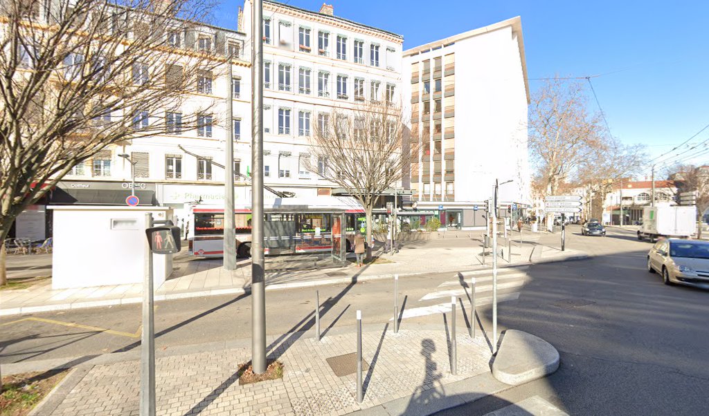 Retrouvez toutes les informations de contacts et horaires d&rsquo;ouverture pour La Poste LYON CROIX ROUSSE situé à Lyon dans le département Rhône (69). Pour effectuer envoyer vos colis (colissimo, chronopost, suivi colis), une gestion bancaire (banque postal, French Bank), votre [&hellip;]