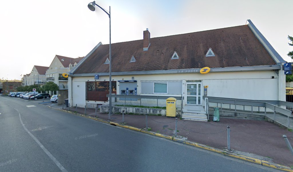 Retrouvez toutes les informations de contacts et horaires d&rsquo;ouverture pour Relais Pickup LA POSTE CARREPRO LONGJUMEAU situé à Longjumeau dans le département Essonne (91). Pour effectuer envoyer vos colis (colissimo, chronopost, suivi colis), une gestion bancaire (banque postal, French Bank), [&hellip;]