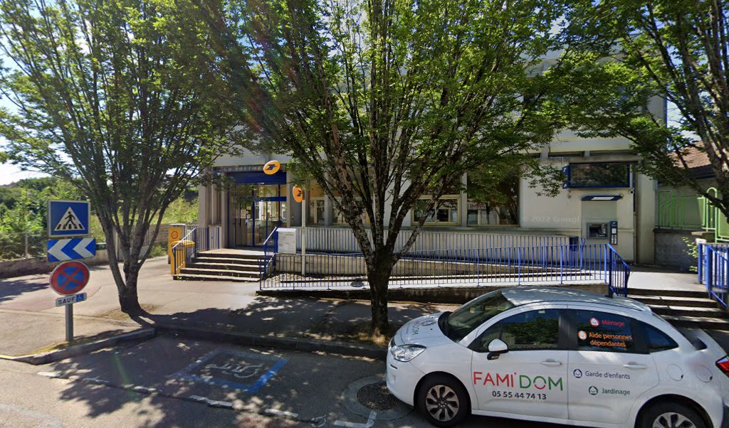 Retrouvez toutes les informations de contacts et horaires d&rsquo;ouverture pour La Poste LIMOGES BABYLONE situé à Limoges dans le département Haute-Vienne (87). Pour effectuer envoyer vos colis (colissimo, chronopost, suivi colis), une gestion bancaire (banque postal, French Bank), votre courrier [&hellip;]