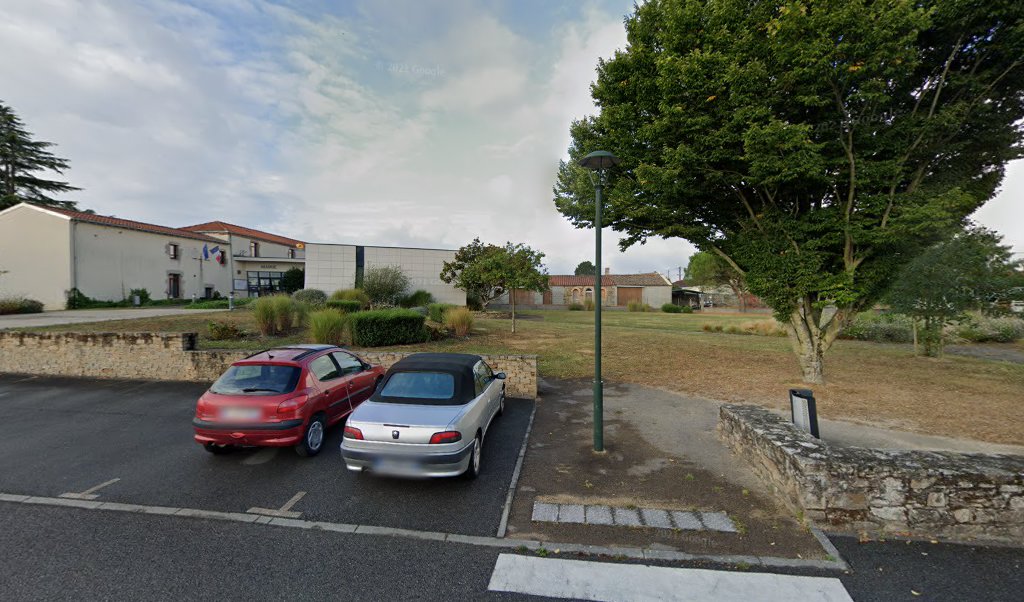 Retrouvez toutes les informations de contacts et horaires d&rsquo;ouverture pour La Poste Agence Communale REMOUILLE Mairie situé à Remouille dans le département Loire-Atlantique (44). Pour effectuer envoyer vos colis (colissimo, chronopost, suivi colis), une gestion bancaire (banque postal, French Bank), [&hellip;]