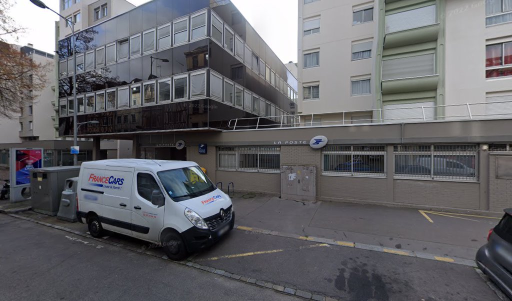Retrouvez toutes les informations de contacts et horaires d&rsquo;ouverture pour La Poste ROUEN HOTEL DE VILLE situé à Rouen dans le département Seine-Maritime (76). Pour effectuer envoyer vos colis (colissimo, chronopost, suivi colis), une gestion bancaire (banque postal, French Bank), [&hellip;]