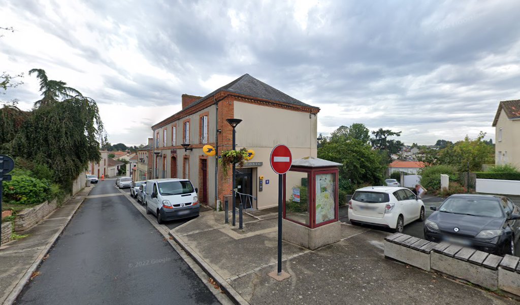 Retrouvez toutes les informations de contacts et horaires d&rsquo;ouverture pour La Poste LA SEGUINIERE situé à La seguiniere dans le département Maine-et-Loire (49). Pour effectuer envoyer vos colis (colissimo, chronopost, suivi colis), une gestion bancaire (banque postal, French Bank), votre [&hellip;]