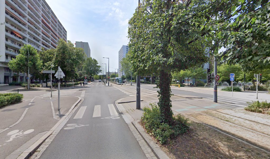 Retrouvez toutes les informations de contacts et horaires d&rsquo;ouverture pour La Poste STRASBOURG ESPLANADE situé à Strasbourg dans le département Bas-Rhin (67). Pour effectuer envoyer vos colis (colissimo, chronopost, suivi colis), une gestion bancaire (banque postal, French Bank), votre courrier [&hellip;]