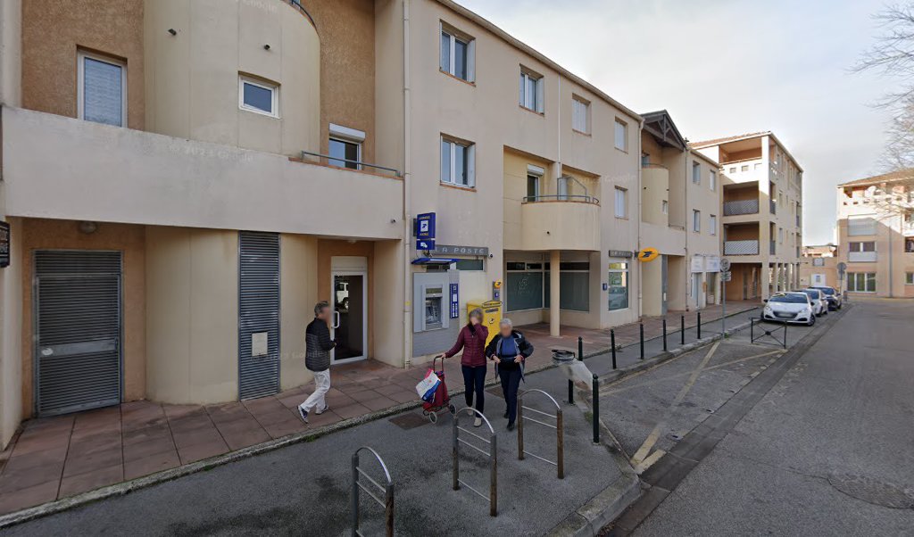 Retrouvez toutes les informations de contacts et horaires d&rsquo;ouverture pour La Poste AIX EN PROVENCE LUYNES situé à Luynes dans le département Bouches-du-Rhône (13). Pour effectuer envoyer vos colis (colissimo, chronopost, suivi colis), une gestion bancaire (banque postal, French Bank), [&hellip;]