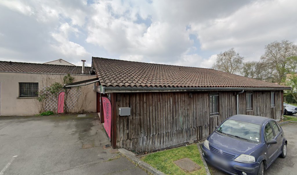 Retrouvez toutes les informations de contacts et horaires d&rsquo;ouverture pour Relais Pickup CHAMADE situé à La brede dans le département Gironde (33). Pour effectuer envoyer vos colis (colissimo, chronopost, suivi colis), une gestion bancaire (banque postal, French Bank), votre courrier [&hellip;]