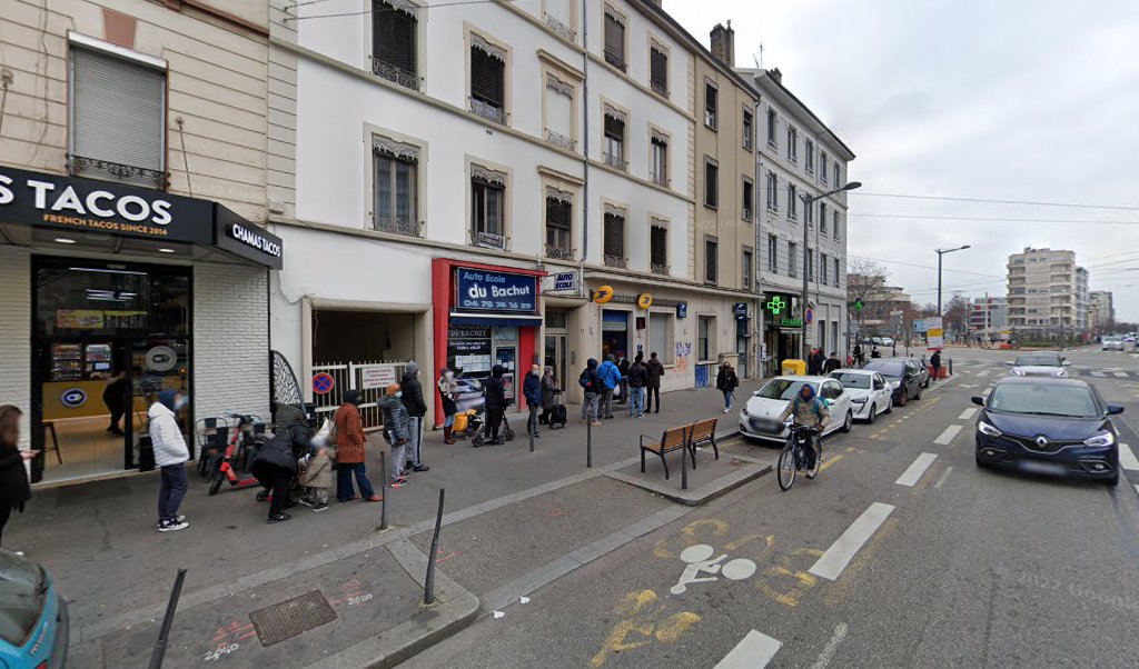 Retrouvez toutes les informations de contacts et horaires d&rsquo;ouverture pour La Poste LYON BACHUT situé à Lyon dans le département Rhône (69). Pour effectuer envoyer vos colis (colissimo, chronopost, suivi colis), une gestion bancaire (banque postal, French Bank), votre courrier [&hellip;]