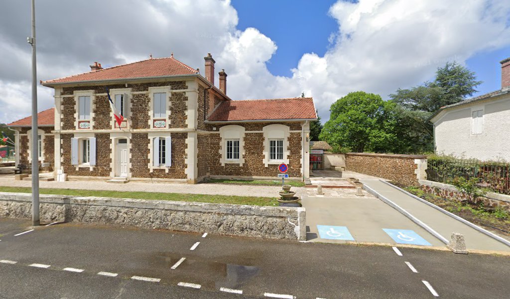 Retrouvez toutes les informations de contacts et horaires d&rsquo;ouverture pour La Poste Agence Communale BELHADE Mairie situé à Belhade dans le département Landes (40). Pour effectuer envoyer vos colis (colissimo, chronopost, suivi colis), une gestion bancaire (banque postal, French Bank), [&hellip;]