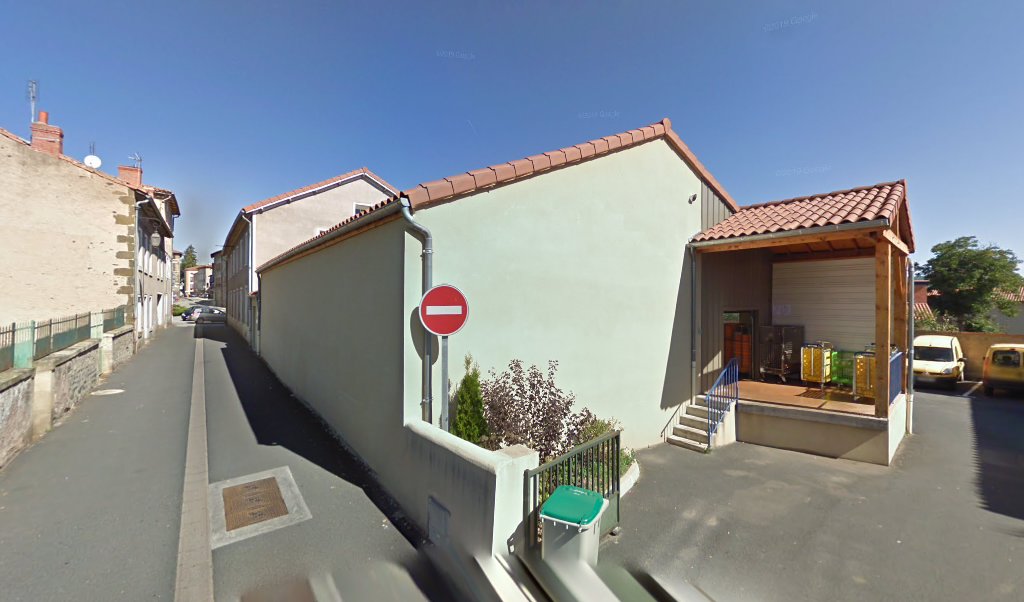 Retrouvez toutes les informations de contacts et horaires d&rsquo;ouverture pour La Poste Espace Clients Pro SAINT PAULIEN PDC1 situé à St paulien dans le département Haute-Loire (43). Pour effectuer envoyer vos colis (colissimo, chronopost, suivi colis), une gestion bancaire (banque [&hellip;]