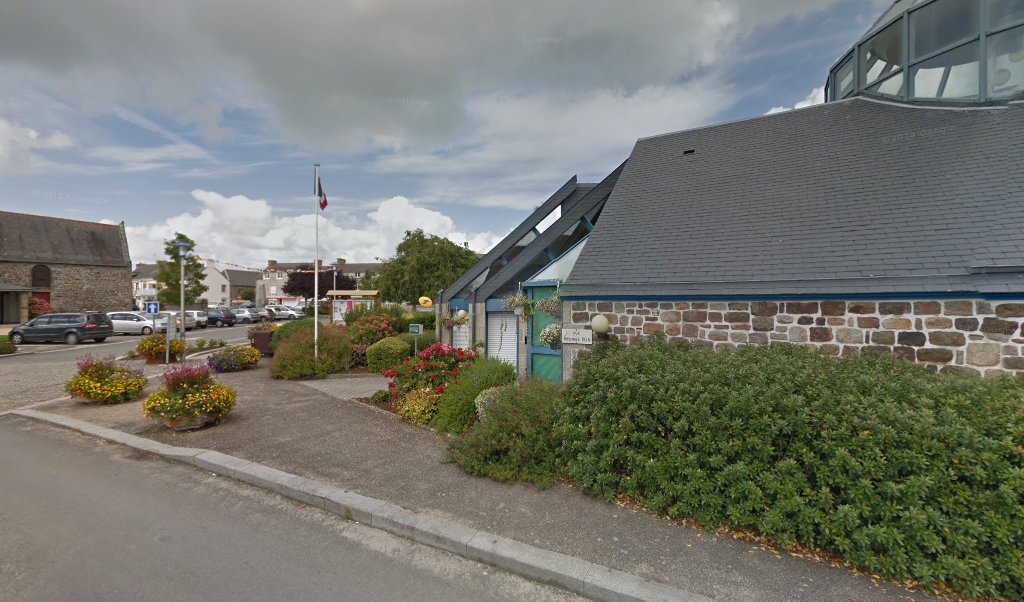 Retrouvez toutes les informations de contacts et horaires d&rsquo;ouverture pour La Poste Agence Communale CHERRUEIX Mairie situé à Cherrueix dans le département Ille-et-Vilaine (35). Pour effectuer envoyer vos colis (colissimo, chronopost, suivi colis), une gestion bancaire (banque postal, French Bank), [&hellip;]